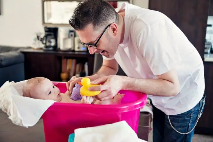 bonding tips for dads with newborn baby